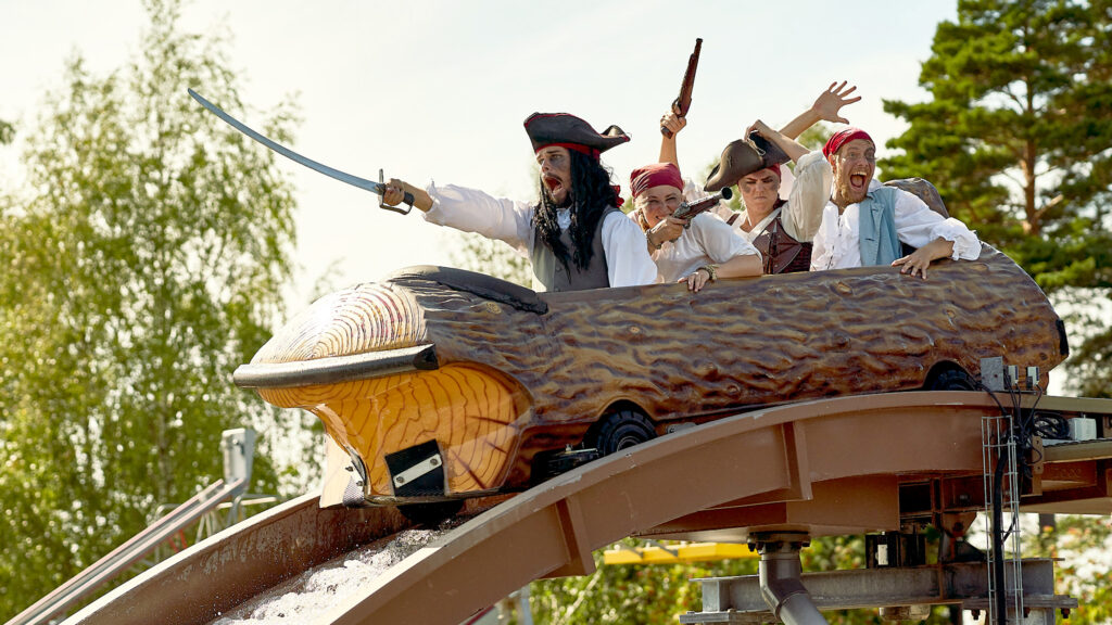 Pirater i Silverforsen i nöjesparken Daftöland