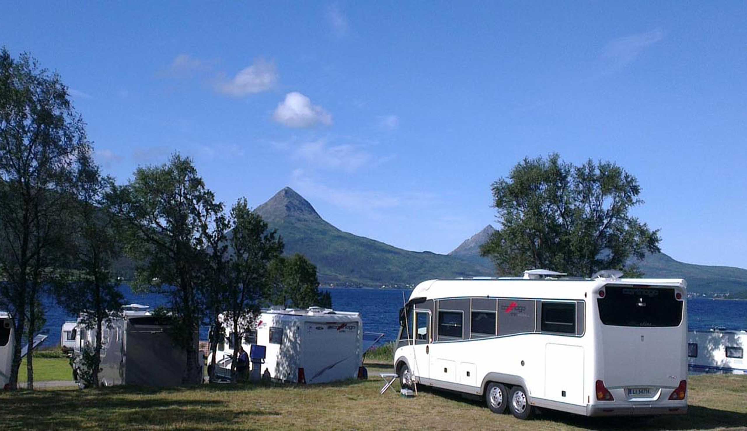 På Fjordbotn Camping omges du av vackra vyer. Copyright: Fjordbotn Camping