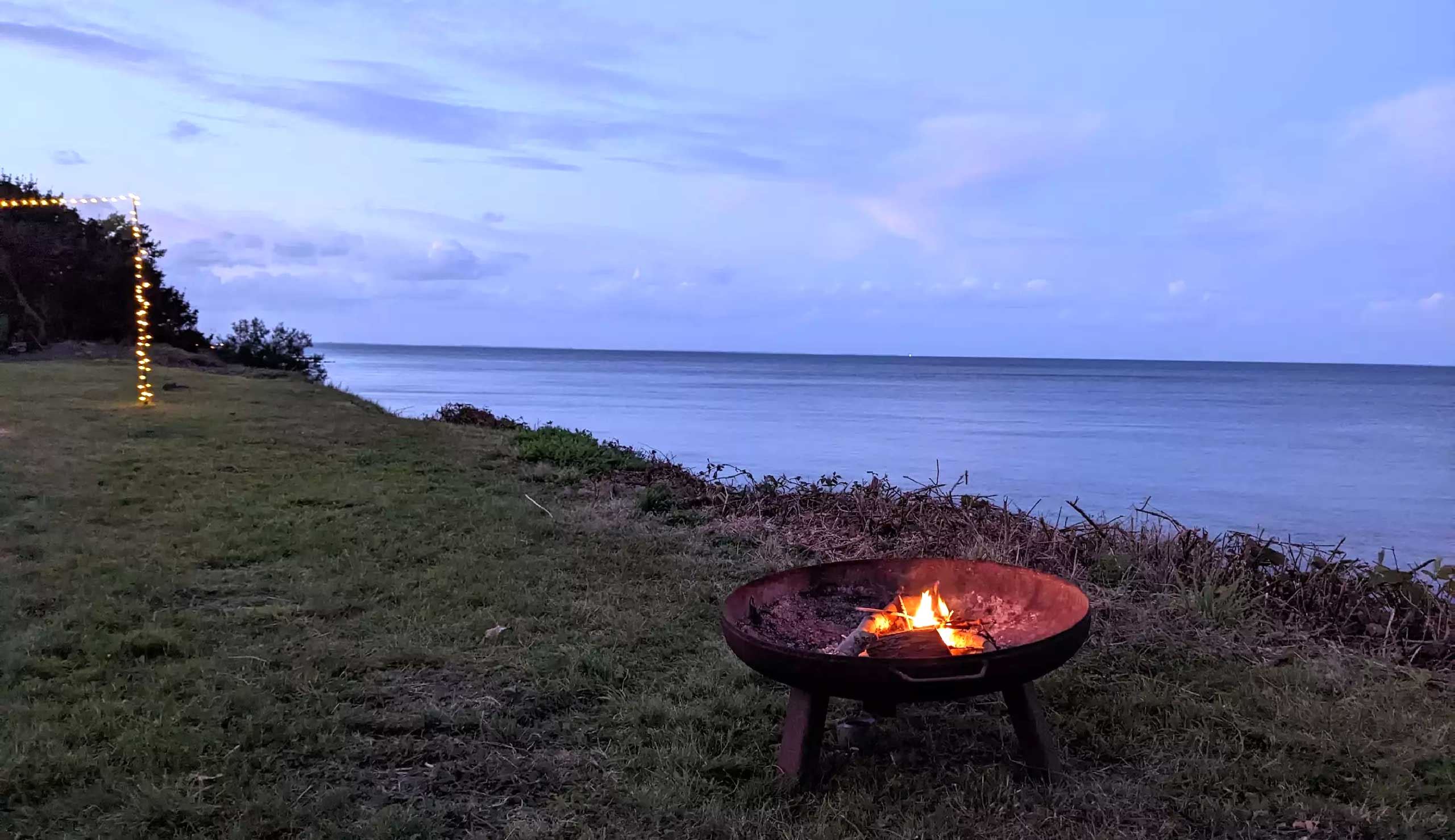 You can spend the evening comfortably with a fire bowl at the Baltic Sea coast of Dahme. Copyright: Oliver S.