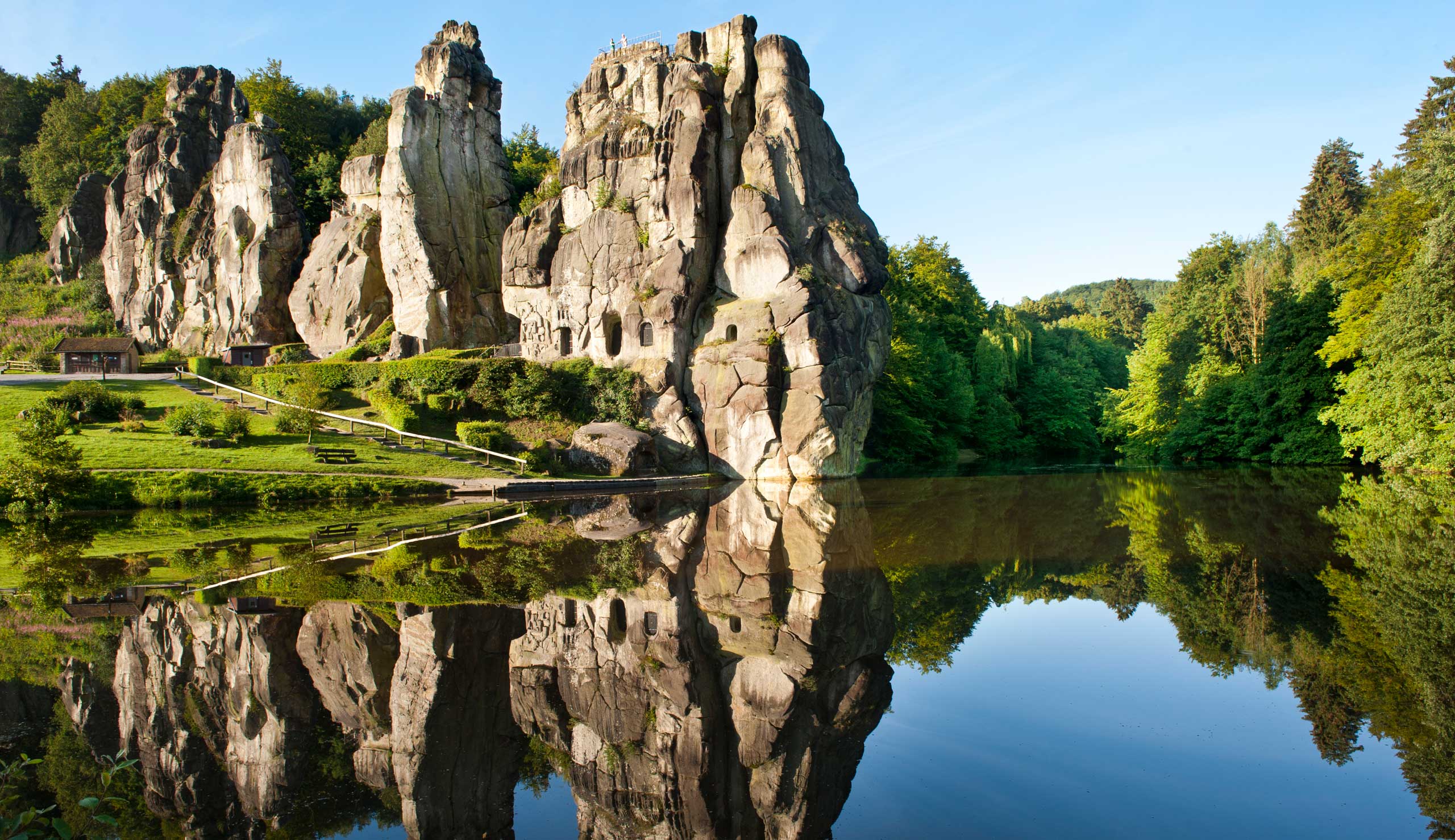 The Externsteine in the Teutoburg Forest are among the most famous sights in North Rhine-Westphalia. Copyright: Teutoburg Forest Tourism / Andreas Hub