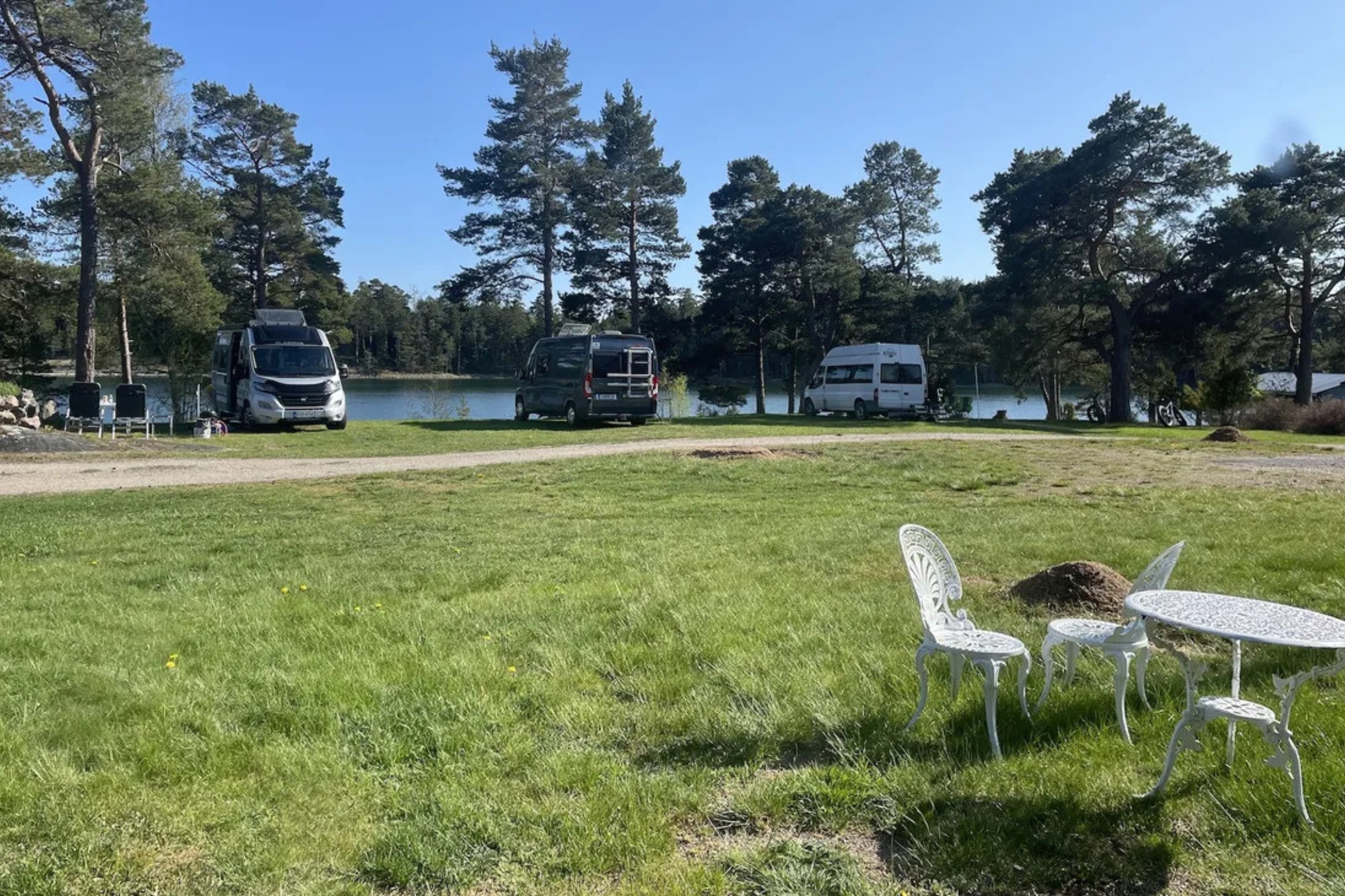Mitt i den finska naturen, men ändå lättillgängligt, hittar du lilla Kittuis Camping, som är ett populärt resmål. 