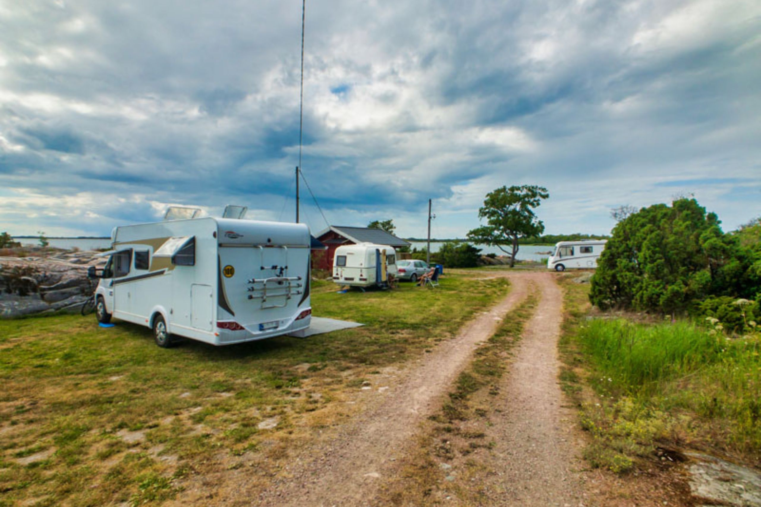 Fisketorpet i Brändö har ett naturligt läge och kommer med alla bekvämligheter du behöver för en trevlig campingsemester.