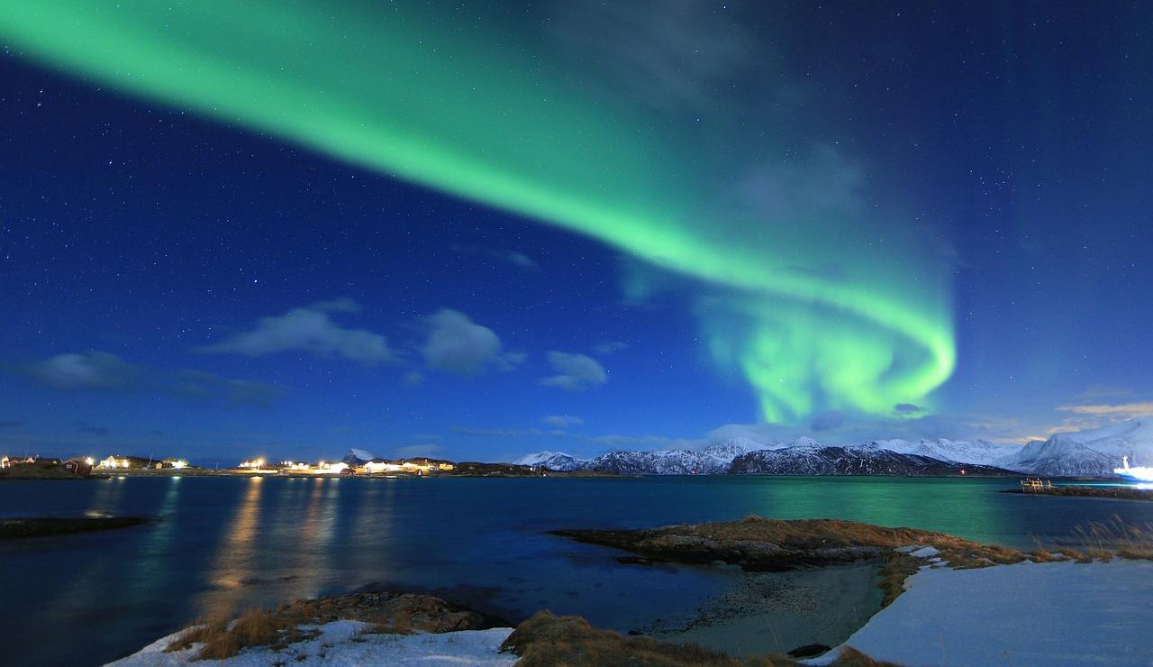 Aurores boréales en Norvège: où et quand en voir, nos conseils photo